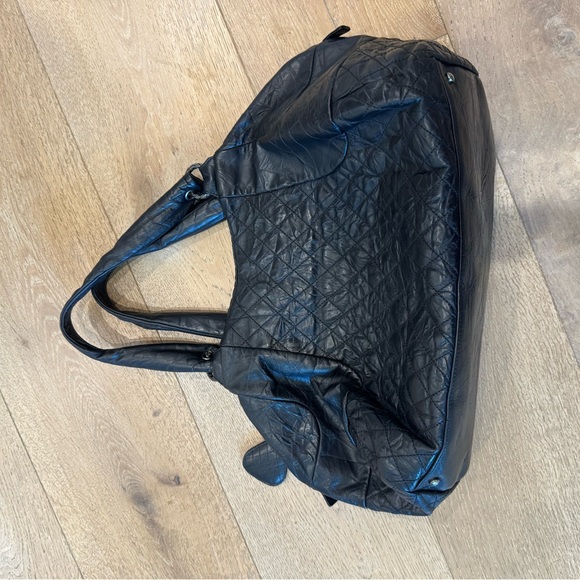 CHANEL Black Quilted Shoulder Tote with Logo Hardware - Picture 4 of 4